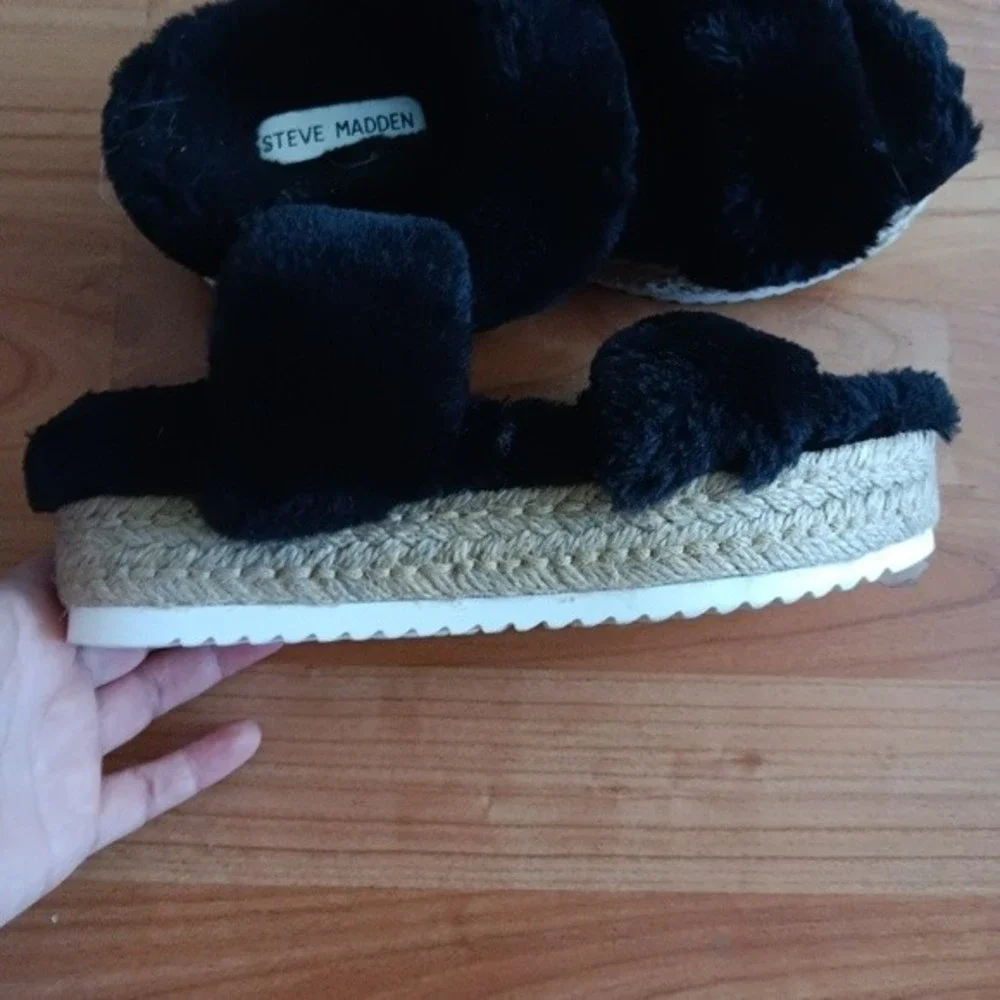 Steve Madden Kamilah Platform Fuzzy Sandal Black White Slip On Size 7M